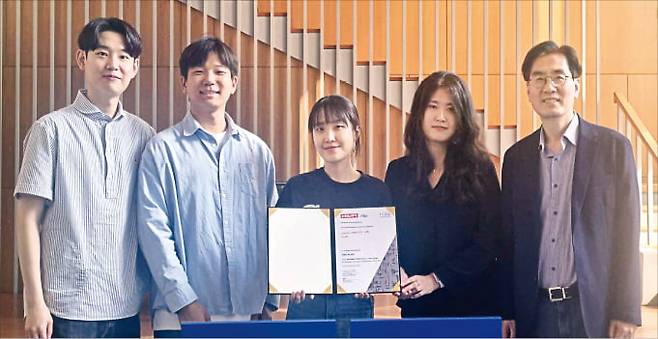 ICRA 2025의 ‘NSS 챌린지 2025’에서 우승한 명현 KAIST 교수팀. 왼쪽부터 김대범 박사과정, 이승재 박사과정, 장서연 박사과정, 공제이 석사과정, 명현 교수. KAIST 제공