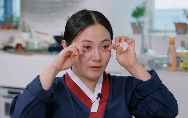 방송인 박나래가 조모상을 당해 안타까움을 자아냈다. 사진은 방송인 박나래 모습. /사진=유튜브 채널 '나래식' 캡처