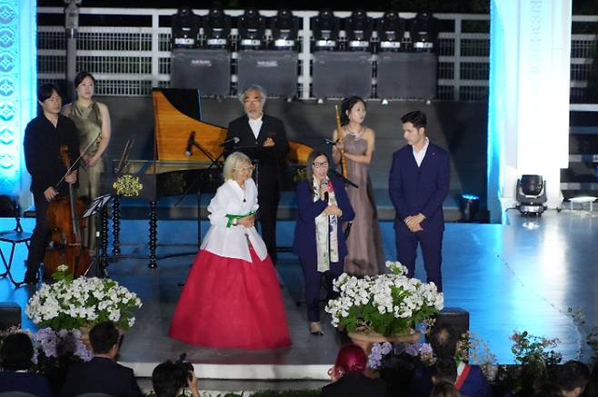 에밀리아 가토 주한이탈리아 대사가 개막식에 한복을 입고 참석했다. 춘천시 제공