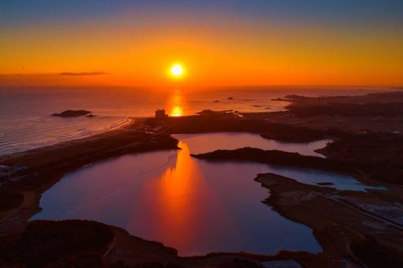 고성군은 2028년까지 195억원을 들여 송지호 관광 자원화 사업을 전개한다. 사진은 송지호 전경. 고성군 제공