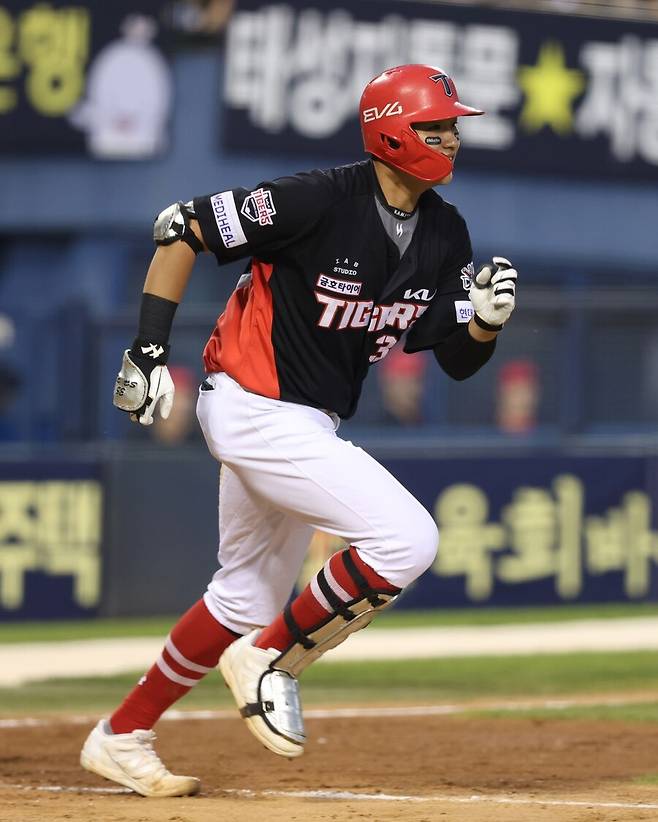 ▲ 구단의 큰 기대를 모으고 있는 김석환은 공격은 물론 수비에서도 집중해야 한다는 절실함을 가지고 있다 ⓒKIA타이거즈