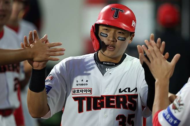 ▲ 큰 부상을 면해 1군 엔트리에서도 빠지지 않을 가능성이 높아진 김석환 ⓒKIA타이거즈