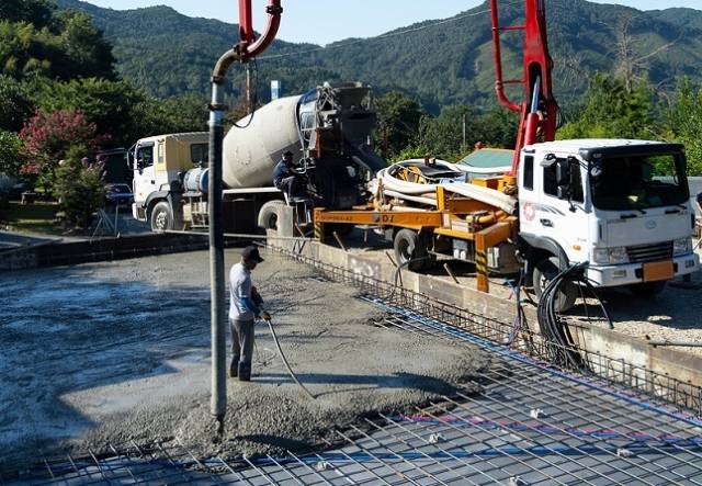 국토교통부는 건설현장에 설치해 레미콘을 생산하는 현장배치플랜트의 설치 조건을 완화하기 위해 ‘건설공사 품질관리 업무지침’을 개정해 12일부터 시행한다. 부산일보 DB