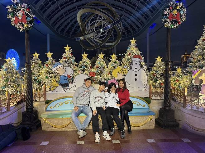 로드FC 파이터 오카의 가족들. 사진=로드FC