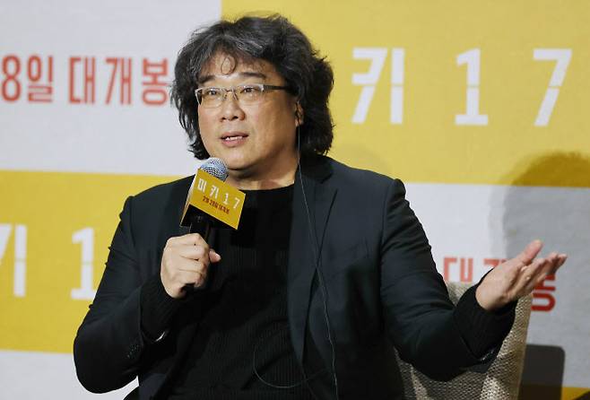 지난 2월 20일 서울 강남구 메가박스 코엑스점에서 열린 영화 ‘미키17’ 기자간담회에서 봉준호 감독이 인사말을 하고 있다. (사진=연합뉴스)