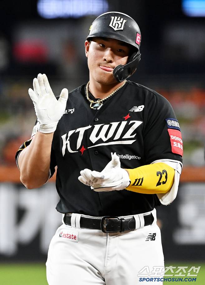 5일 대전 한화생명볼파크에서 열린 KT와 한화의 경기, 6회초 2사 1루 KT 안현민이 안타를 치고 기뻐하고 있다. 대전=허상욱 기자wook@sportschosun.com/2025.06.05/