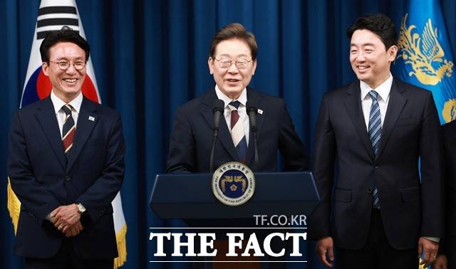 대통령실은 대통령이 임명할 수 있는 모든 부처 장관과 차관, 공공기관장을 대상으로 국민추천제를 실시한다고 밝혔다. 이재명 대통령이 4일 서울 용산 대통령실 청사에서 새 정부 첫 인사 발표를 하고 있다. /뉴시스