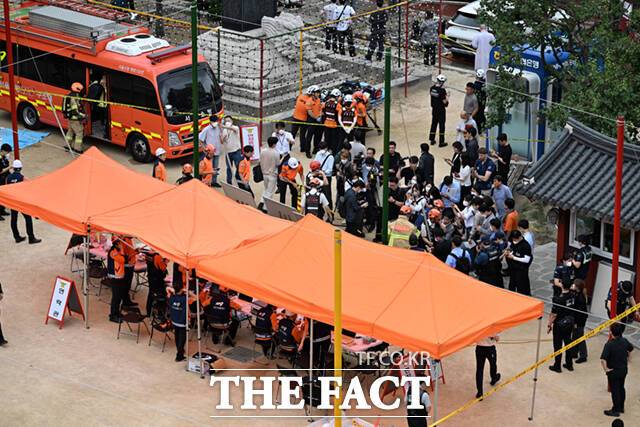 10일 대한불교조계종 조계사에서 발생한 화재가 1시간35분만에 완전히 꺼졌다. 소방당국에 따르면 이날 오전 10시22분께 서울 종로구 조계사 한국불교역사문화기념관 2층 국제회의장에서 발생한 화재는 오전 11시57분께 완진됐다. /서예원 기자