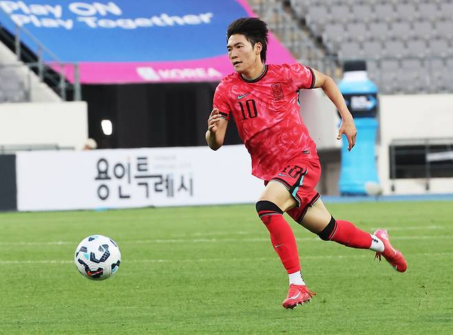 <yonhap photo-4610=""> 드리블하는 배준호 (용인=연합뉴스) 홍기원 기자 = 5일 경기도 용인미르스타디움에서 열린 U-22 축구 국가대표팀 친선전 대한민국과 호주의 경기. 한국 배준호가 드리블을 하고 있다. 2025.6.5 xanadu@yna.co.kr/2025-06-05 19:38:32/ <저작권자 ⓒ 1980-2025 ㈜연합뉴스. 무단 전재 재배포 금지, AI 학습 및 활용 금지></yonhap>