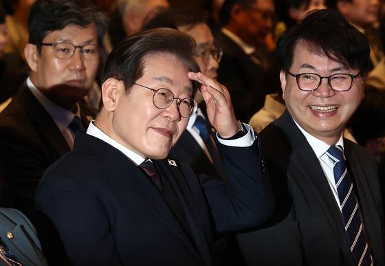 이재명 대통령과 이한주 국정기획위원장. 뉴스1