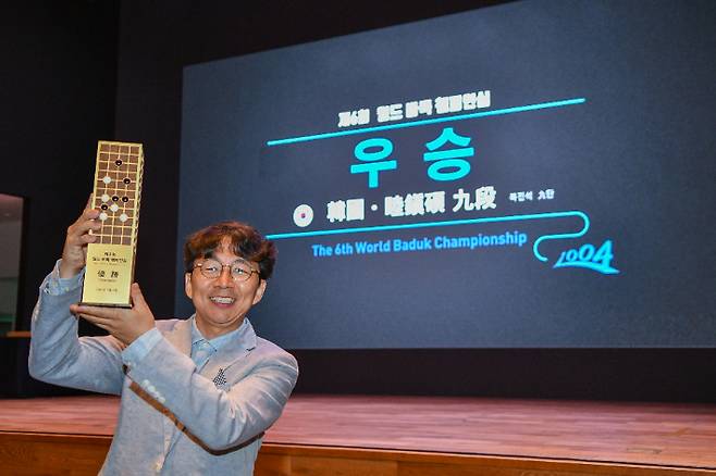 제6회 월드 바둑 챔피언십에서 우승한 목진석 9단. 한국기원 제공