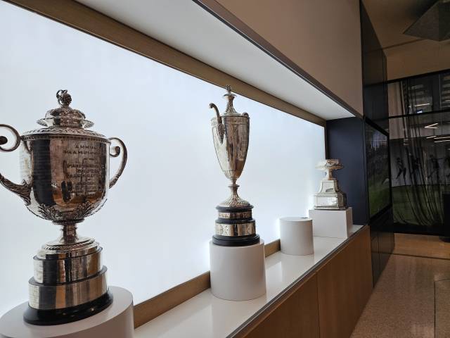 PGA 챔피언십(왼쪽부터), 시니어 PGA 챔피언십, KPMG 여자 PGA 챔피언십의 트로피.