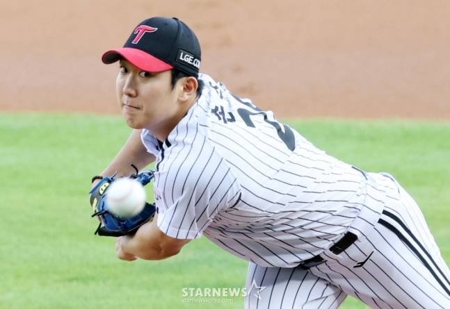 2025 신한 SOL Bank KBO리그 LG 트윈스 대 SSG 랜더스 경기가 10일 서울 잠실야구장에서 열렸다. LG 선발 손주영이 역투하고 있다. /사진=김진경 대기자