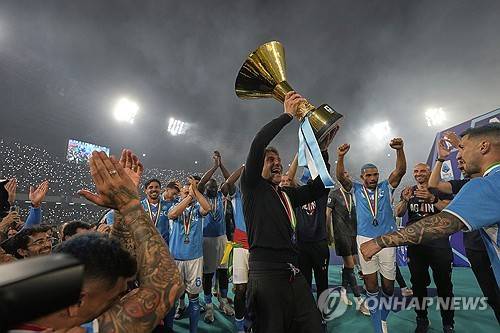 나폴리 지역지 '스파지오 나폴리'가 10일(한국시간) 나폴리와 PSG가 이강인 이적에 원칙적으로 개인 합의를 마쳤다고 보도했다. 연합뉴스