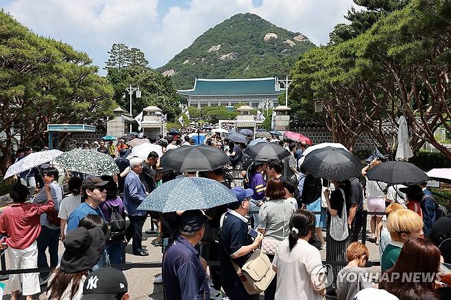 대통령 집무실 복귀 앞둔 청와대…관람객 급증