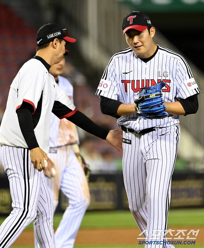 10일 잠실야구장에서 열린 SSG와 LG의 경기, 5회초 LG 손주영이 마운드를 내려가고 있다. 잠실=허상욱 기자wook@sportschosun.com/2025.06.10/