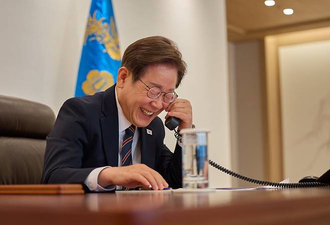 이재명 대통령이 지난 9일 서울 용산 대통령실에서 이시바 시게루 일본 총리와 전화 통화를 하고 있다./대통령실