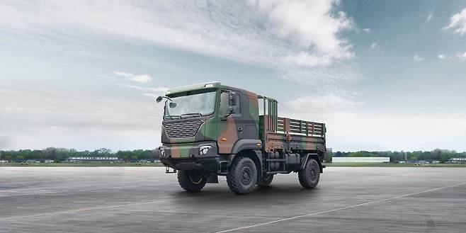 기아는 10일 광주시 광산구 기아 오토랜드 광주 하남공장에서 '차세대 군용 중형표준차 양산 출고 기념식'을 열었다. 사진은 기아 중형표준차 2.5톤 모델./기아