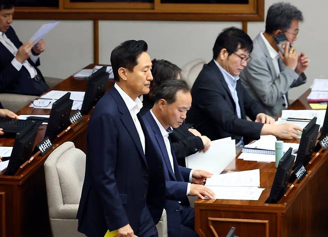 오세훈 서울시장이 11일 오전 서울 중구 서울시의회에서 열린 제331회 정례회 제2차 본회의에 참석하고 있다. 뉴시스