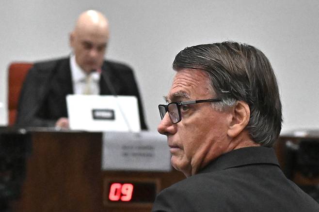 대법원 2차 심문기일이 열린 10일 자이르 보우소나루 전 브라질 대통령이 브라질 브라질리아의 법정에 앉아있다. EPA연합뉴스