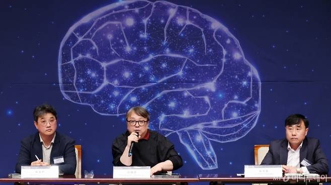 최정진 삼성 SDS Evangelist 그룹장, 김태완 한국오라클 클라우드 기술사업부 상무, 정석종 KT 전략·사업 컨설팅 부문 클라우드·전략 컨설팅팀장이 10일 서울 중구 프레스센터에서 열린 머니투데이 주최 '제5회 K클라우드·AX 프론티어 컨퍼런스'에서 참석자들의 질의에 답하고 있다. /사진=김창현 기자 chmt@