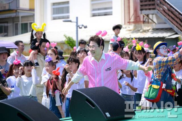 ▲원츠 순천 벨리곰 펀 워킹에 참가한 노관규 순천시장ⓒ순천시