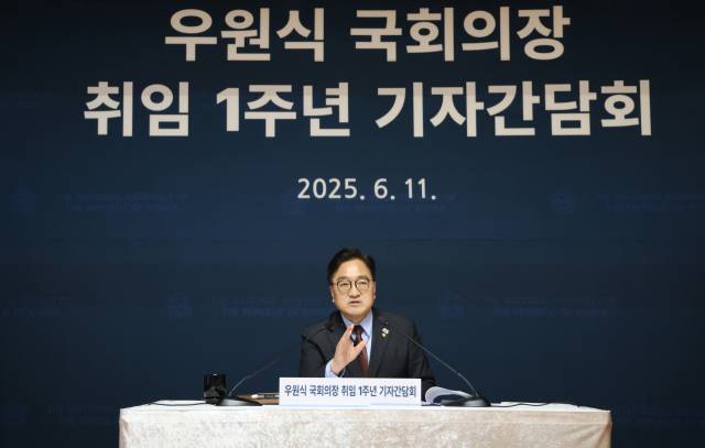 ▲우원식 국회의장이 11일 국회 사랑재에서 열린 취임 1주년 기자간담회에서 취재진의 질문에 답변하고 있다. ⓒ연합뉴스