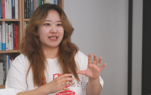 11일 민달팽이유니온 사무처장 김가원(31)씨가 서울 서대문구 민달팽이유니온 사무실에서 서울신문과 인터뷰를 하고 있다. 안주영 전문기자