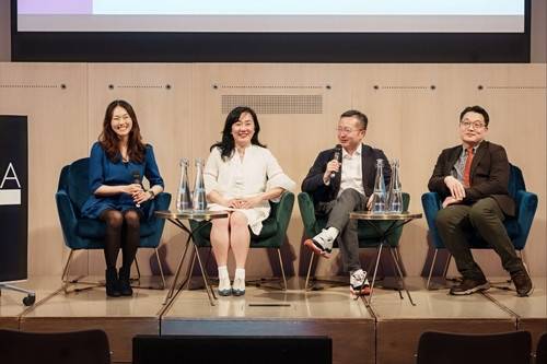 황수민(왼쪽부터) 전 BBC코리아 편집장, 선승혜 주영한국문화원장, 이승규 더핑크퐁컴퍼니 공동창업자, 최도빈 레이던대 교수가 9일(현지 시간) 영국 런던 영국왕립예술학회에서 열린 ‘K컬처 포럼’에 참석해 토론하고 있다. 연합뉴스