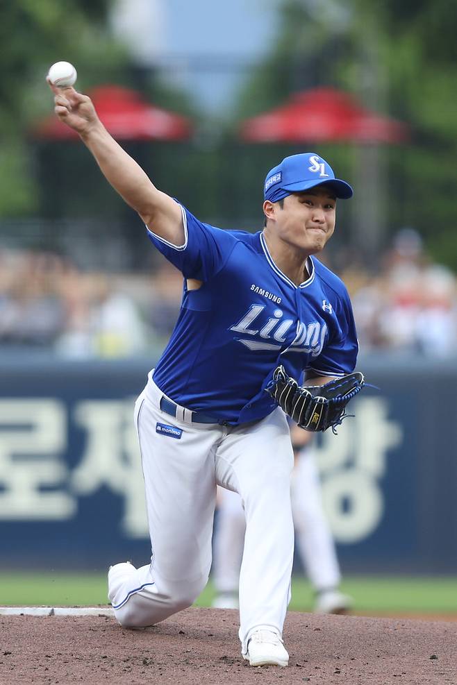 삼성 최원태가 10일 광주-기아 챔피언스 필드에서 열린 2025 KBO리그 KIA전에 선발로 나서 힘차게 공을 던지고 있다. 사진 | 삼성 라이온즈