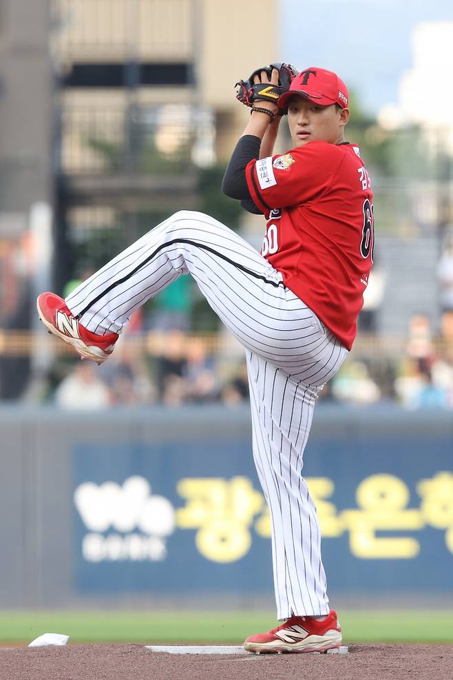 KIA 김도현은 11일 광주 삼성과 홈경기에서 선발등판해 5.2이닝 2실점으로 활약했다. 그는 5선발로 시즌을 시작했지만, 국내 에이스처럼 빼어난 지표를 자랑하며 선발진에 힘을 보태고 있다. 사진제공|KIA 타이거즈