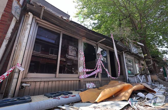 12일 출입통제된 서울 용산구 한남3구역 재개발 현장의 모습.