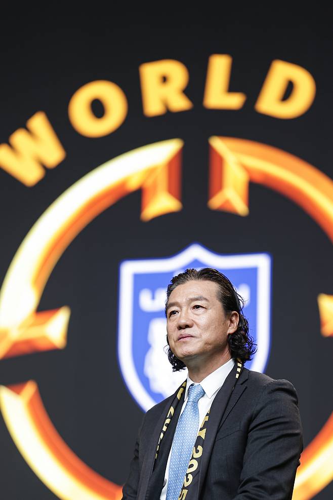 네이버1784/ FIFA 클럽 월드컵 2025 트로피 투어/ 울산HDFC/ 울산 김판곤 감독/ 사진 정재훈