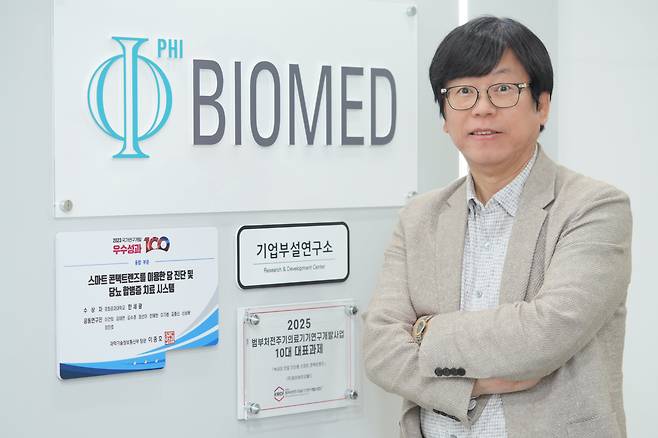 지난 11일 포스텍에서 만난 한세광 화이바이오메드 대표 겸 포스텍 교수는 "녹내장 진단과 치료를 위한 스마트 콘택트렌즈를 2~3년 내 상용화할 것"이라 밝혔다./포스텍