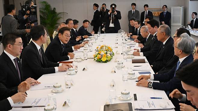 이재명 대통령이 13일 서울 용산 대통령실청사에서 열린 6경제단체와 기업인 간담회에서 발언을 하고 있다. 대통령실사진기자단