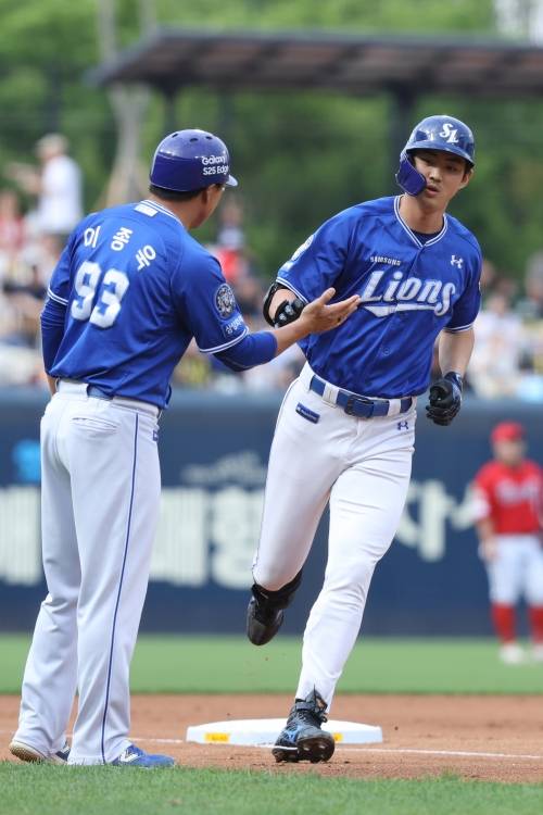 구자욱(오른쪽)