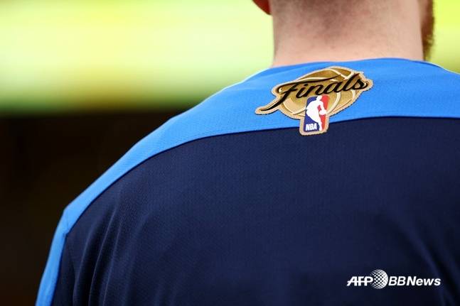 오클라호마시티 선수의 유니폼 뒤쪽에 새겨진 NBA 파이널 로고. /AFPBBNews=뉴스1