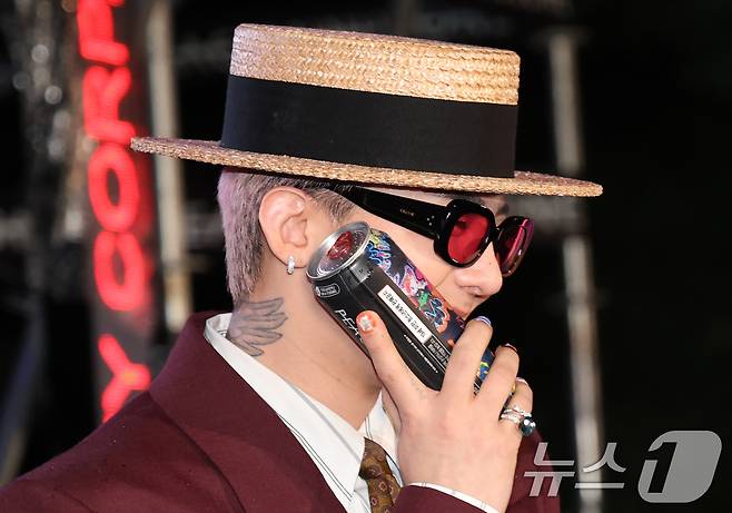 빅뱅 지드래곤(GD,권지용)이 13일 오후 서울 용산구 그랜드 하얏트 서울 호텔에서 열린 '피스마이너스원 프리미엄 하이볼 론칭 파티-더 시그널(THE SIGNAL)'에 참석해 포즈를 취하고 있다. ⓒ News1 권현진 기자