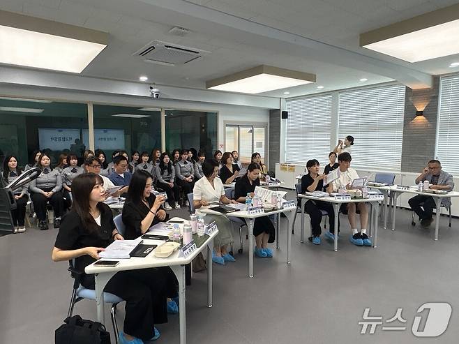 '도제 9기생 기업-학생 매칭식'에서 학생들이 자기소개를 하고 있다. (전남도교육청 제공, 재판매 및 DB 금지)