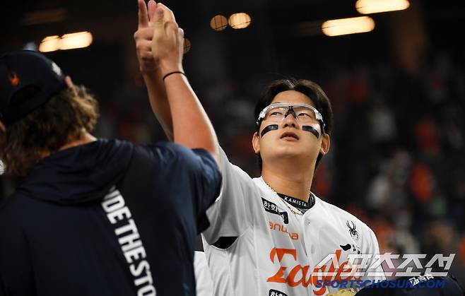 10일 대전 한화생명볼파크에서 열린 한화 이글스와 두산 베어스의 경기. 승리한 한화 김서현이 기뻐하고 있다. 대전=박재만 기자 pjm@sportschosun.com/2025.06.10/