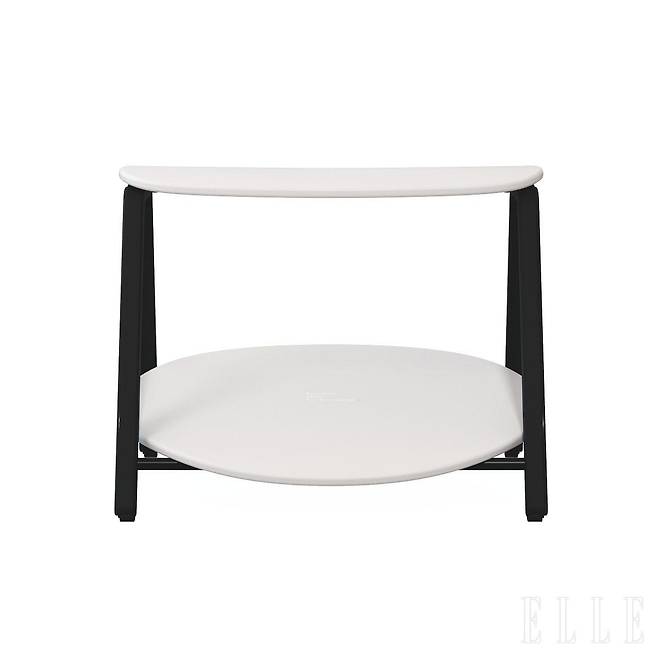 총 20단계 높이 및 각도 조절이 가능한 발 받침대. 2단으로 설계돼 있어 낮은 층은 무릎 높이를 조절할 때, 높은 층은 다리를 쭉 뻗어 스트레칭할 때 활용할 수 있다. 더블 스텝 퍼포먼스, 화이트+블랙 프레임, 7만9천원, Roumo.