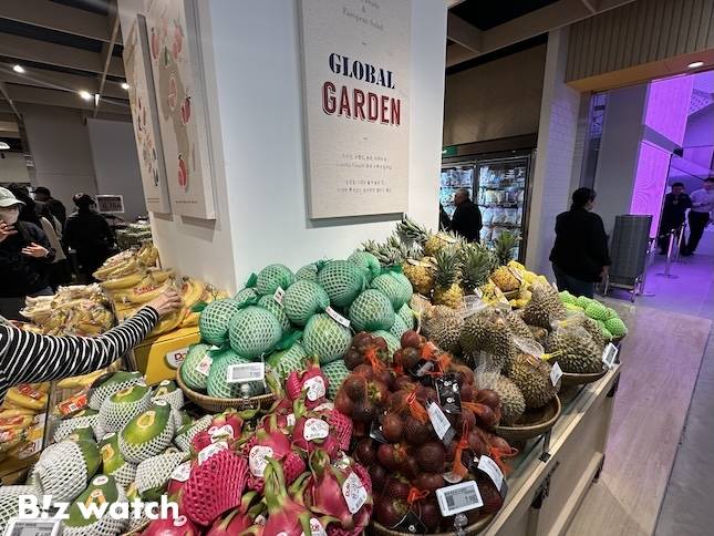 이마트 푸드마켓 고덕점의 수입 과일 코너. / 사진=정혜인 기자 hij@