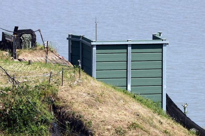 12일 경기도 파주시 접경 지역에 설치된 대북 방송 확성기 관련 군사 시설물 모습 (사진=연합뉴스)