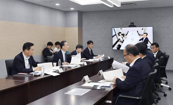 이형일 기획재정부 1차관이 12일 정부세종청사에서 열린 ‘제47차 물가관계차관회의’를 주재하고 있다.(사진=연합뉴스)