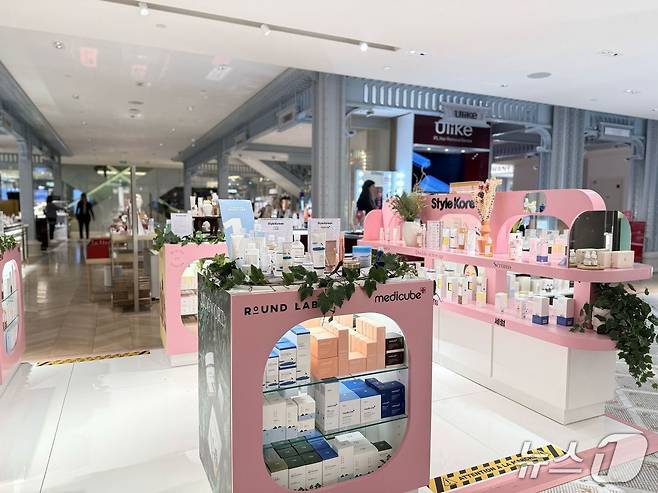 프랑스 파리 사마리텐에 입점한 에이피알 제품 (에이피알 제공)