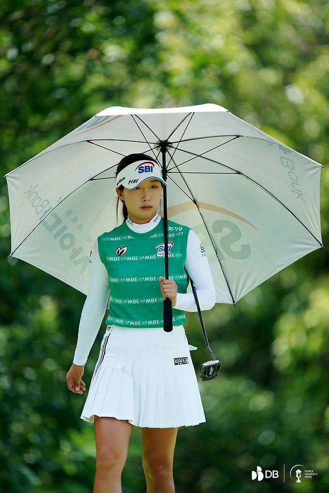 이동은이 15일 레인보우힐스에서 열린 DB그룹 제39회 한국여자오픈 골프선수권대회 최종라운드에서 차분한 표정으로 그린을 살피고 있다. 사진 | KGA