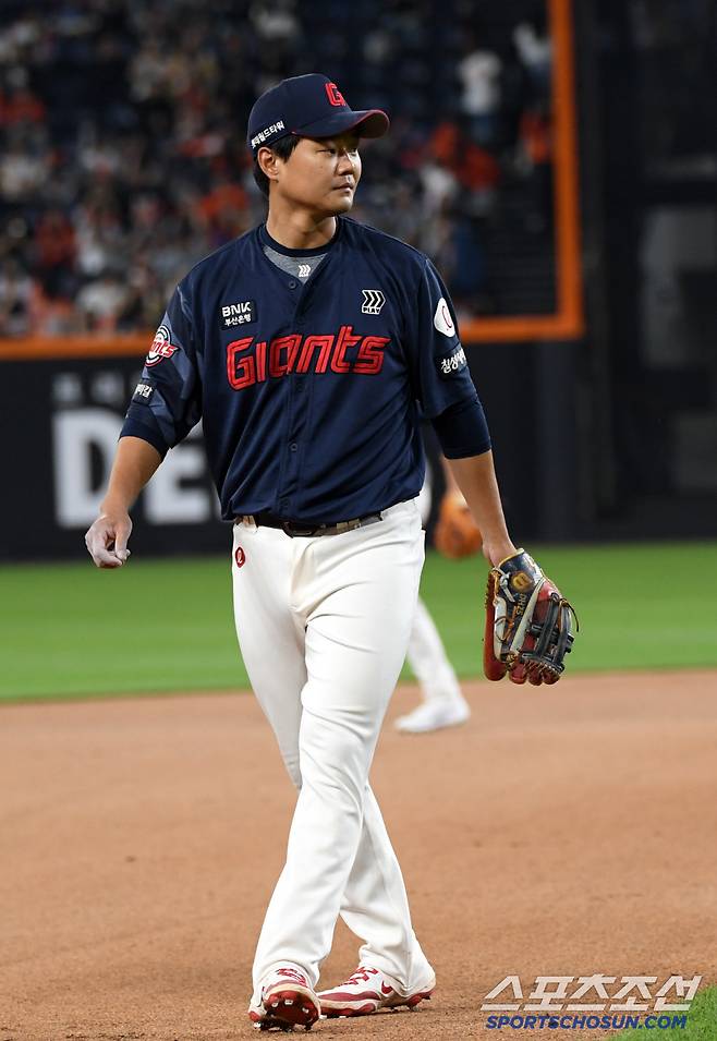 23일 대전 한화생명볼파크에서 열린 한화 이글스와 롯데 자이언츠의 경기. 롯데 손호영이 송구 실책 후 아쉬워하고 있다. 대전=박재만 기자 pjm@sportschosun.com/2025.05.23/