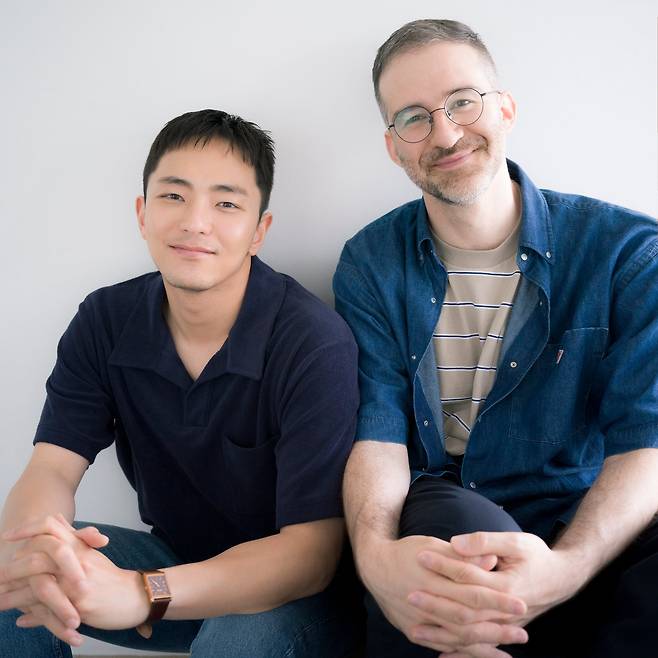 토니상 6관왕 K뮤지컬 '어쩌면 해피엔딩'을 함께 만든 박천휴 작가(왼쪽)와 윌 애런슨 작곡가. /NHN링크 제공)