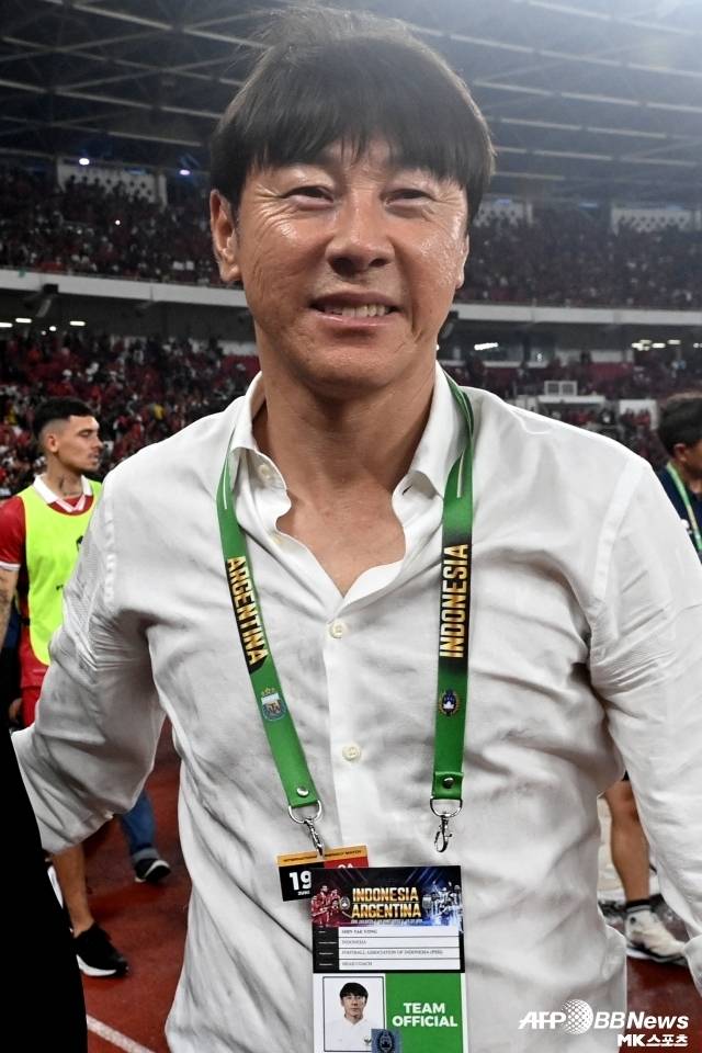 중국은 오는 7월 E-1 챔피언십(동아시안컵)에 앞서 새 감독 선임 작업에 나서고 있다. 브란코 이반코비치 감독을 경질, 정즈와 가오홍보 등 자국 지도자를 우선 지켜보고 있다. 하나, 최근 들어 신태용 감독이 유력 후보로 올라섰다는 소식도 전해졌다. 신태용 감독은 지난 1월 인도네시아로부터 경질됐다. 사진=AFPBBNews=News1