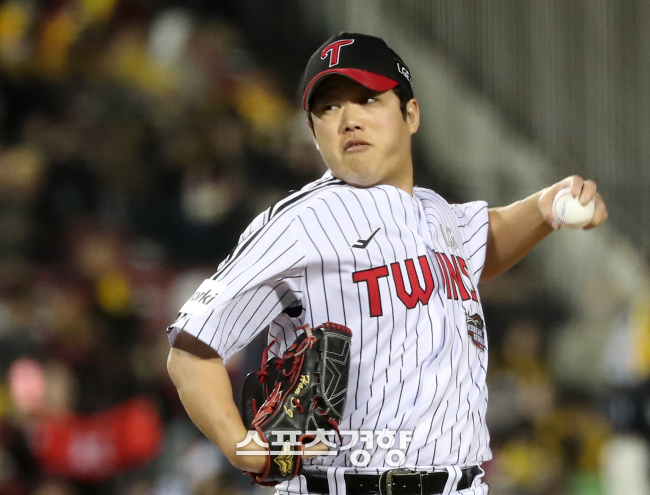 LG 함덕주 . 정지윤 선임기자